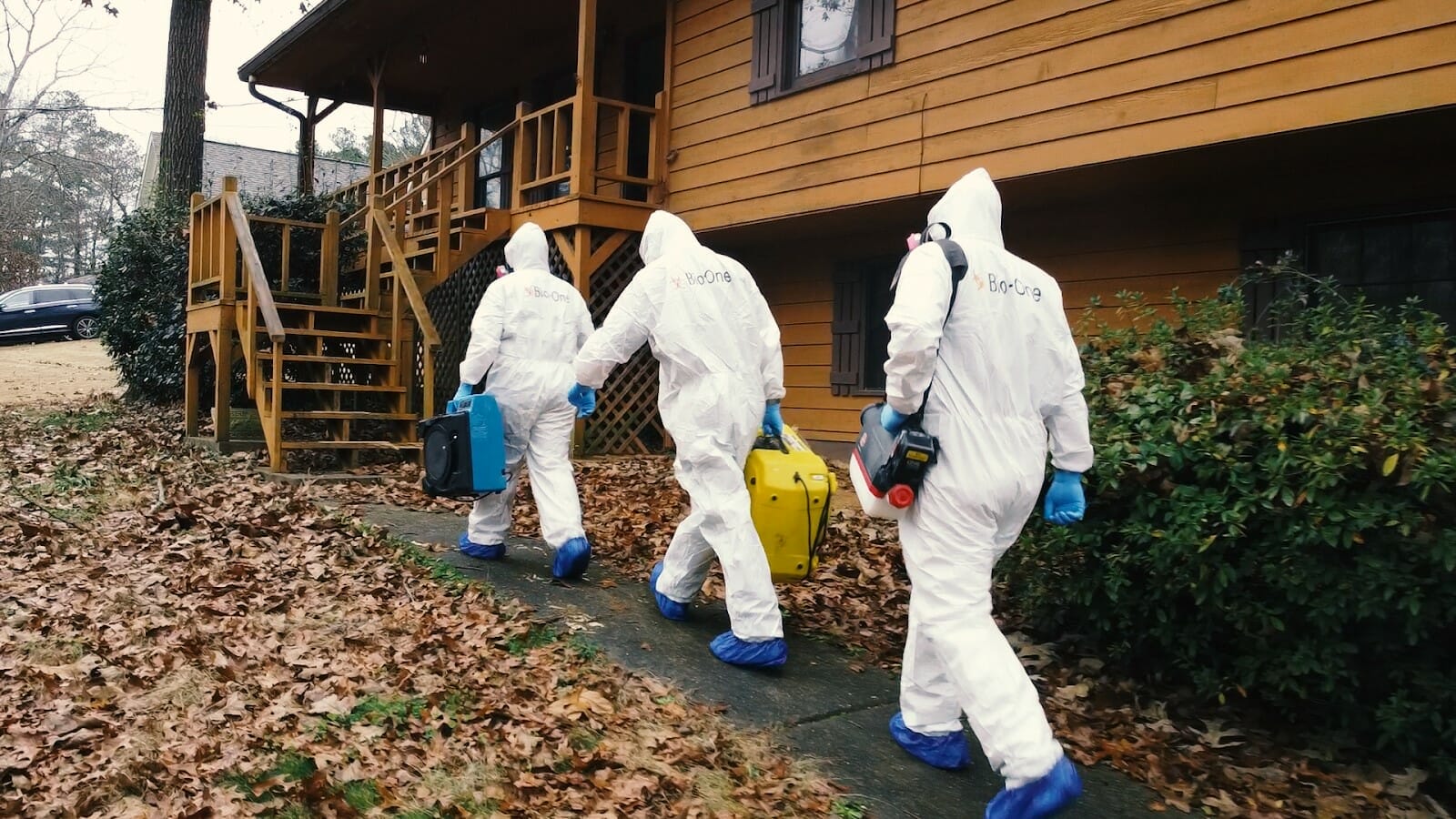 hoarding cleanup technicians
